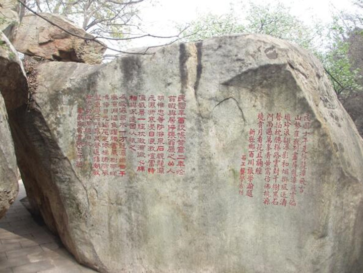 連云港凰窩旅游景區(qū)附近有住宿和用餐的地方嗎？